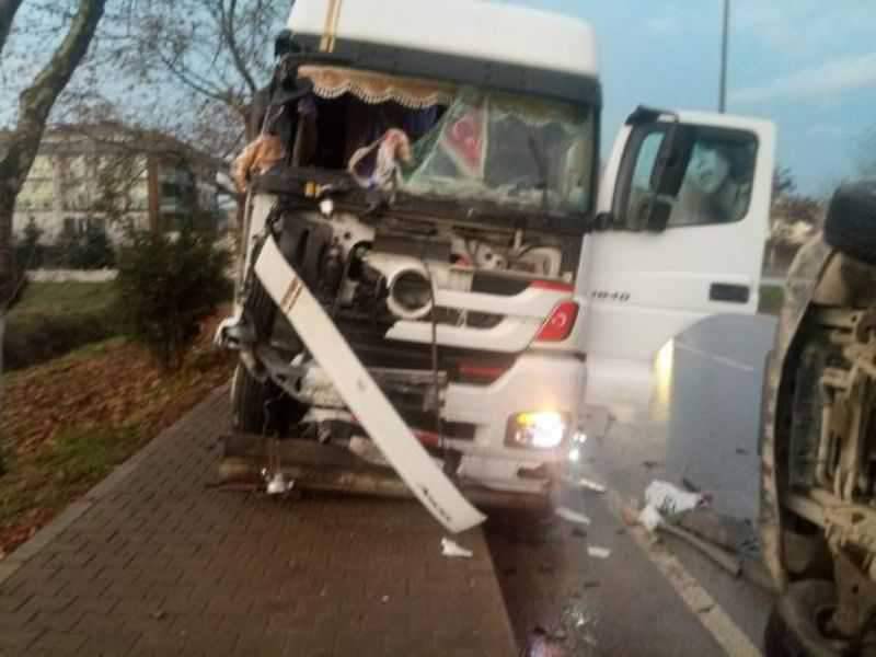 İşçi Servisi ile TIR Çarpıştı: 4 Ölü, 8 Yaralı