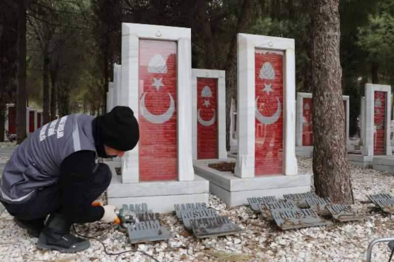 Şehitliklerde Çanakkale Deniz Zaferi'nin 106'ncı Yılı Hazırlığı