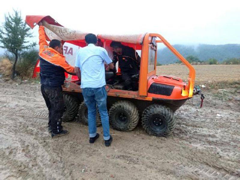 Sağanakta Dağlık Alanda Kalanları AFAD Ekibi Kurtardı