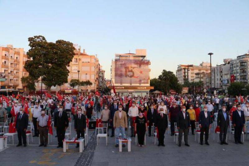 Çanakkale'de Demokrasi Meydanı'nda 15 Temmuz Anma Töreni