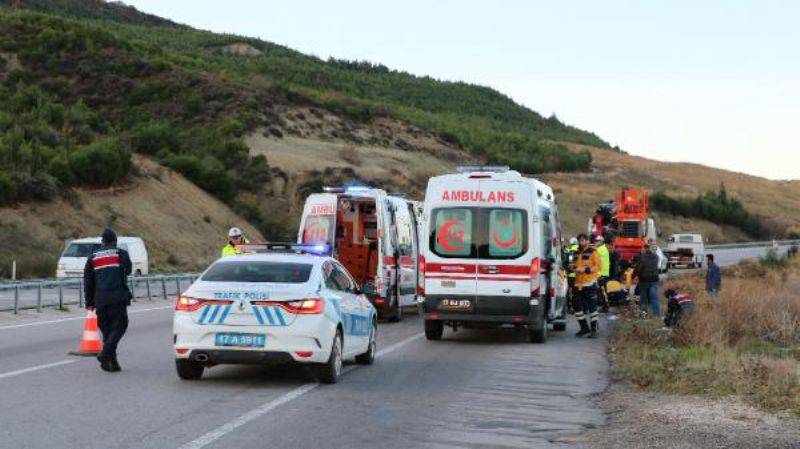 Çanakkale'de İşçi Minibüsü Vince Çarptı: 15 Yaralı