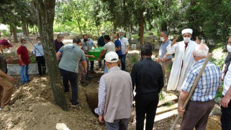 Kocasının, Kızının Gözü Önünde Öldürdüğü Kadın Gözyaşlarıyla Toprağa Verildi