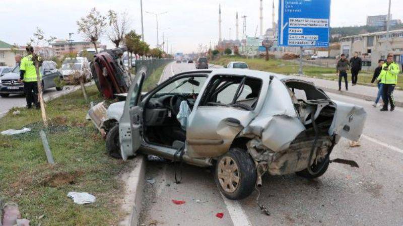 Çanakkale'de Zincirleme Kaza: 3 Yaralı