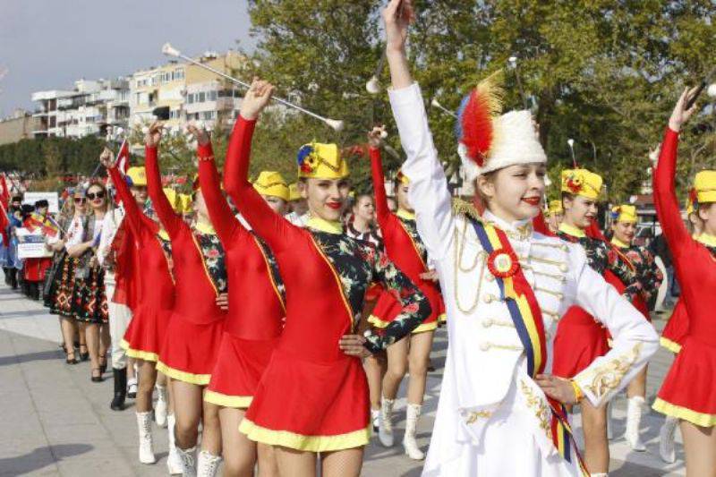 Uluslararası Troya Çocuk Halk Dansları Festivali bBaşladı