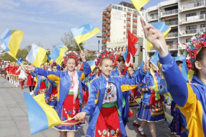 Uluslararası Troya Çocuk Halk Dansları Festivali bBaşladı