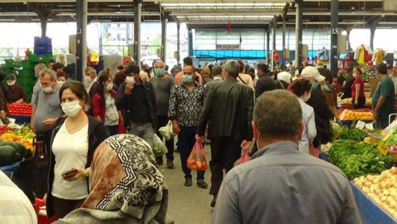 Halk Pazarında Sosyal Mesafe Hiçe Sayıldı