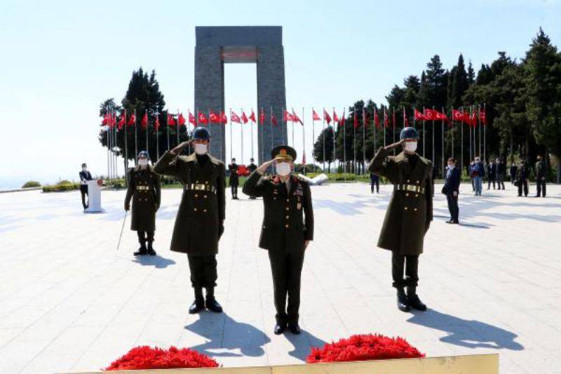 Çanakkale Kara Savaşları'nın 105'inci Yılında Şehitler Anıldı