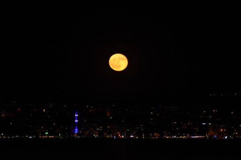 Çanakkale Boğazı'nda 'Dolunay'