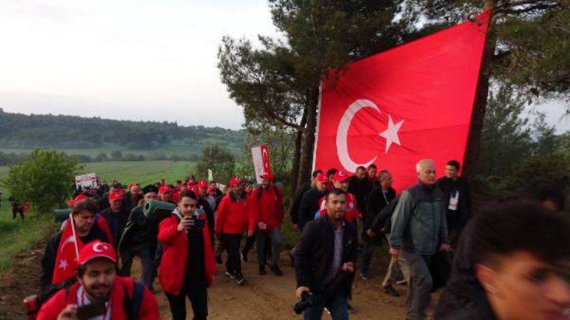 Çanakkale'de 8 Bin Türk, Dedelerinin İzinde Yürüdü