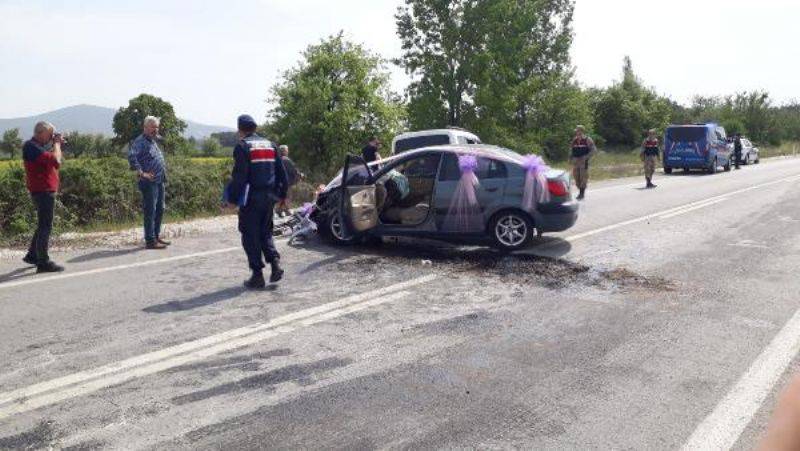 Gelini Almaya Giderken Kaza Yapan Damadın Bacağı Kırıldı