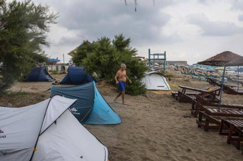 Gökçeada'da Rüzgar ve Yağmur, Tatilcilere Zor Anlar Yaşattı