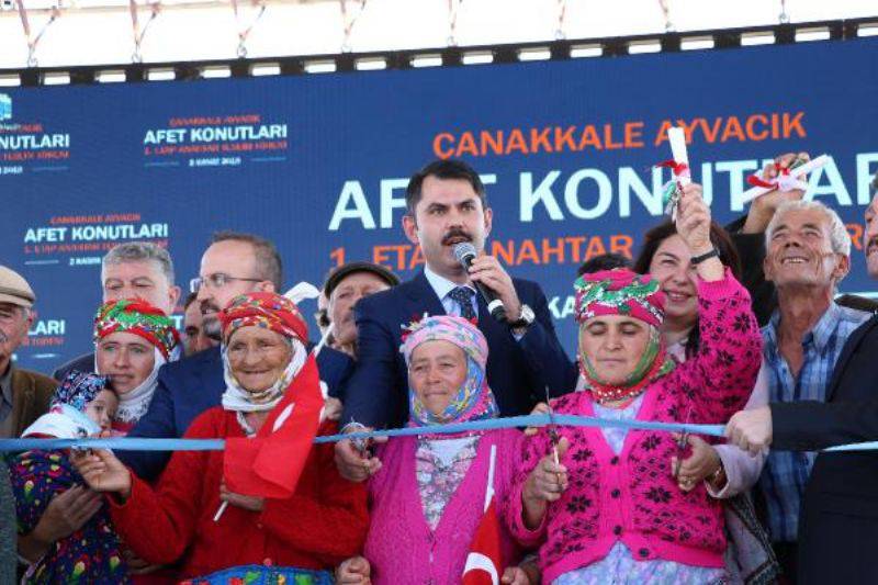 Ayvacık'ta Depremzedeler Konutlarına Kavuştu