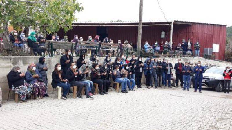 İzmir Depreminde Hayatını Kaybeden Hala ve Yeğenleri Çanakkale’de Son Yolculuklarına Uğurlandı