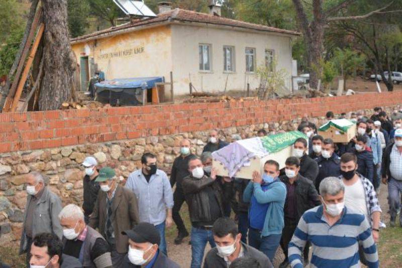 İzmir Depreminde Hayatını Kaybeden Hala ve Yeğenleri Çanakkale’de Son Yolculuklarına Uğurlandı