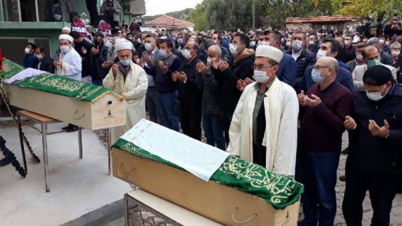 İzmir Depreminde Hayatını Kaybeden Hala ve Yeğenleri Çanakkale’de Son Yolculuklarına Uğurlandı