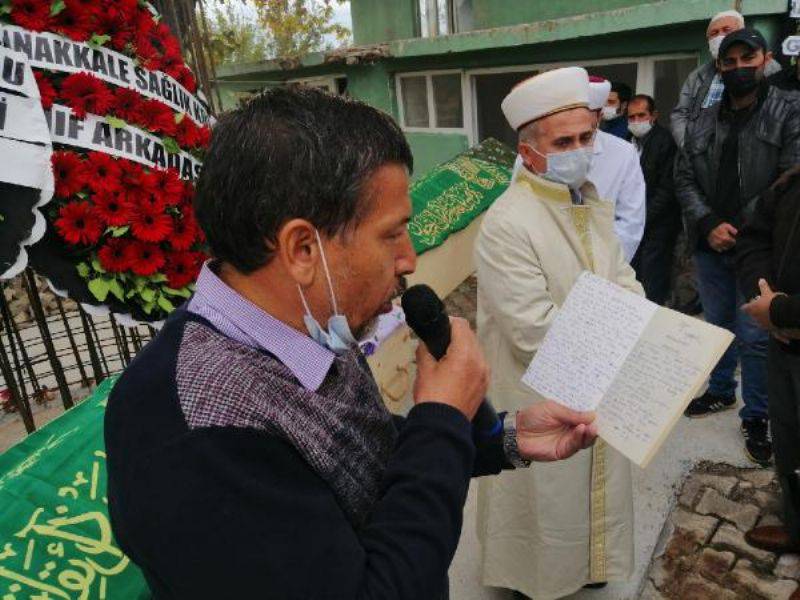 İzmir Depreminde Hayatını Kaybeden Hala ve Yeğenleri Çanakkale’de Son Yolculuklarına Uğurlandı