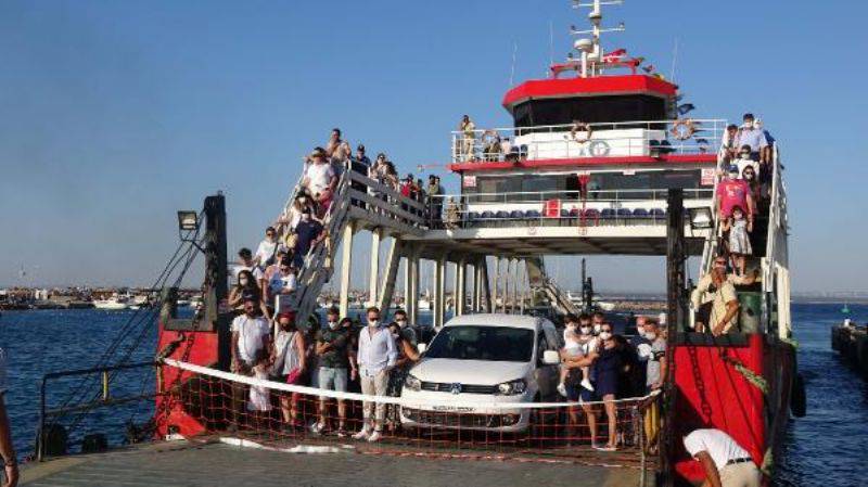 Bozcaada Bayram Tatilinde Dolup Taştı