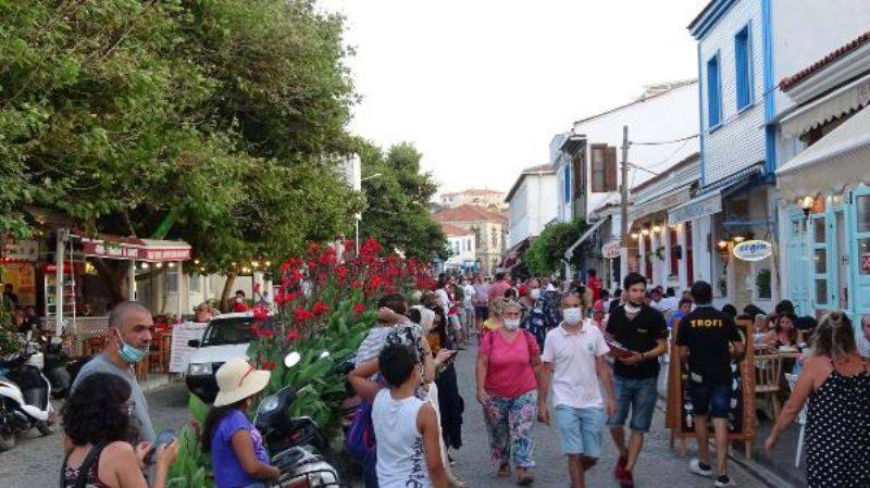 Bozcaada Bayram Tatilinde Dolup Taştı