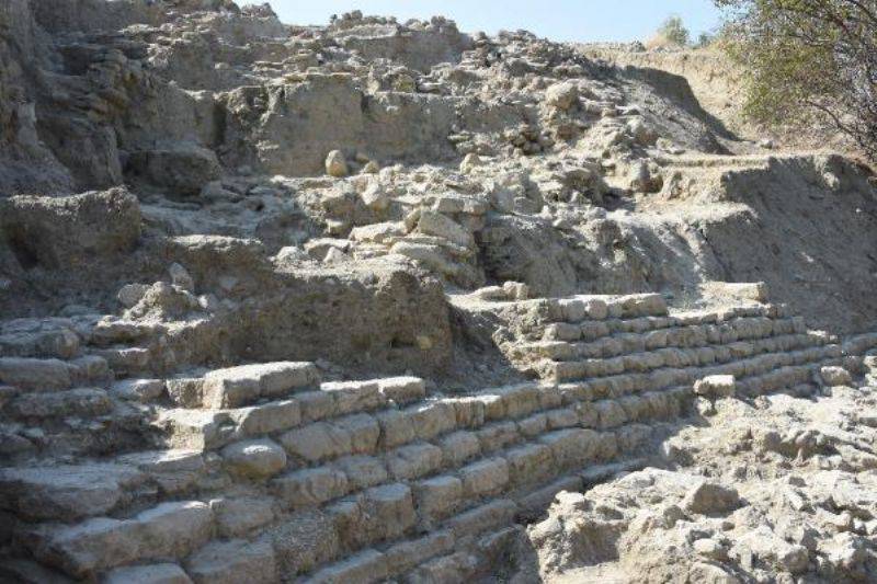 Maydos Kilisetepe Höyüğü'nde 4 Bin Yıllık Savunma Duvarı Kalıntıları