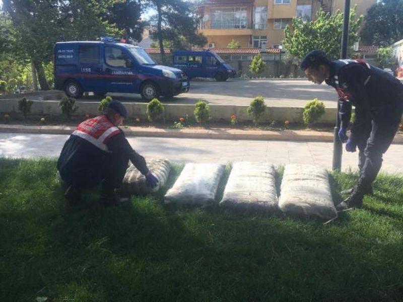 Ahşap Tekne Battı, 1 Ton 411 Kilo Uyuşturucu Denize Dağıldı 