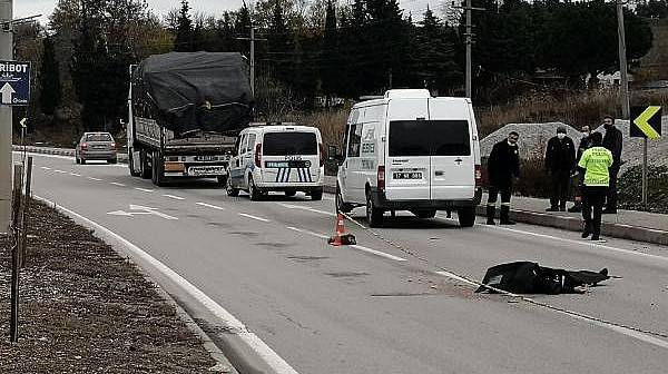 Köpekten Kaçarken Yola Atladı, TIR'ın Çarpması Sonucu Öldü