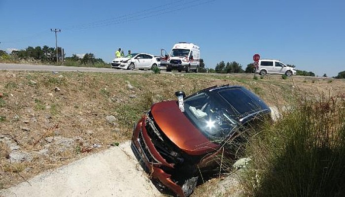 Otomobil İle Cip Çarpıştı: 8 Yaralı