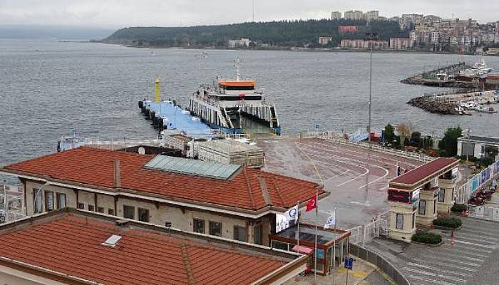 Gökçeada ve Bozcaada'ya Yarınki Feribot Seferleri İptal Edildi