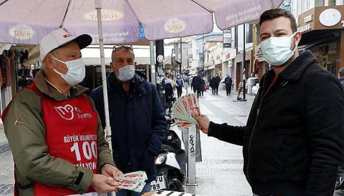 31 Aralık'ta Bir Aylık Olacak Kızı İçin 31 Adet Milli Piyango Bileti Aldı