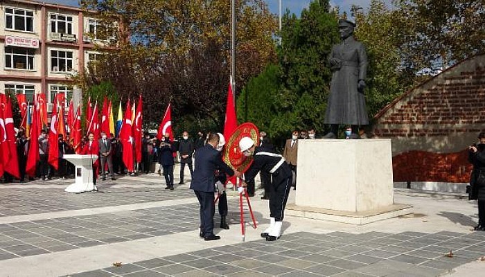 Çanakkale’de Atatürk Anıtı'na Çelenk Konuldu