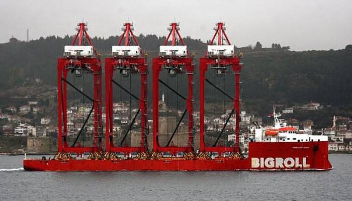 Çanakkale Boğazı, Vinç Yüklü Geminin Geçişi İçin Trafiğe Kapatıldı